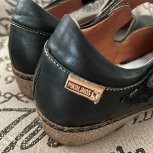 PIKOLINOS Women's Black Leather Flats